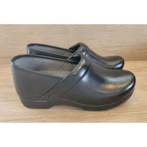 Dansko leather clogs women's size US 10.5-11/ UK 41